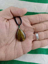 Cargar imagen en el visor de la galería, Colgante Ojo de Tigre Lagrima Mod. 3
