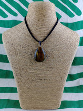 Cargar imagen en el visor de la galería, Colgante Ojo de Tigre Lagrima Mod. 2

