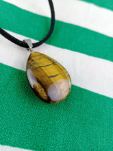 Cargar imagen en el visor de la galería, Colgante Ojo de Tigre Lagrima Mod. 2
