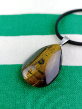 Cargar imagen en el visor de la galería, Colgante Ojo de Tigre Lagrima Mod. 2
