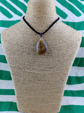 Cargar imagen en el visor de la galería, Colgante Ojo de Tigre Lagrima Mod. 1
