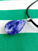 Cargar imagen en el visor de la galería, Colgante Sodalita Lagrima Mod. 4
