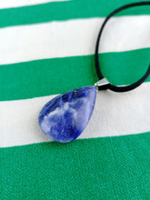 Cargar imagen en el visor de la galería, Colgante Sodalita Lagrima Mod. 3
