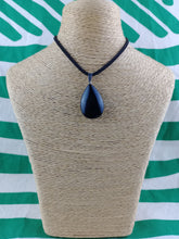 Cargar imagen en el visor de la galería, Colgante Obsidiana Negra Lagrima
