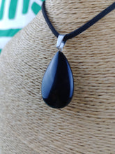 Cargar imagen en el visor de la galería, Colgante Obsidiana Negra Lagrima
