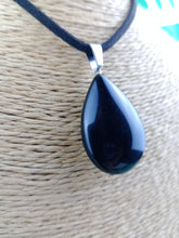 Cargar imagen en el visor de la galería, Colgante Obsidiana Negra Lagrima
