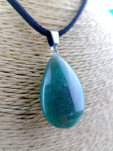 Cargar imagen en el visor de la galería, Colgante Cuarzo Verde Lagrima Mod. 1
