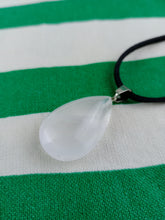 Cargar imagen en el visor de la galería, Colgante Cuarzo Cristal Lagrima Mod. 1
