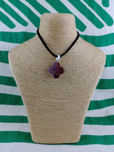 Cargar imagen en el visor de la galería, Colgante Trebol Suerte 4 Hojas Obsidiana Caoba
