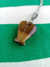 Cargar imagen en el visor de la galería, Colgante Angel De Ojo de Tigre Pequeño
