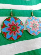 Cargar imagen en el visor de la galería, Pendientes Mandala Azul (Muy ligeros)
