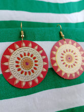 Cargar imagen en el visor de la galería, Pendientes Mandala Rojo (Muy ligeros)
