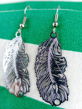 Cargar imagen en el visor de la galería, Pendientes Plumas (Muy ligeros)
