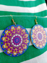 Cargar imagen en el visor de la galería, Pendientes Mandala Morado (Muy ligeros)
