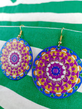 Cargar imagen en el visor de la galería, Pendientes Mandala Morado (Muy ligeros)
