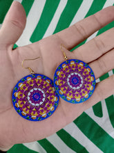 Cargar imagen en el visor de la galería, Pendientes Mandala Morado (Muy ligeros)
