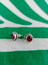 Cargar imagen en el visor de la galería, Pendientes Pin Rubi Plata
