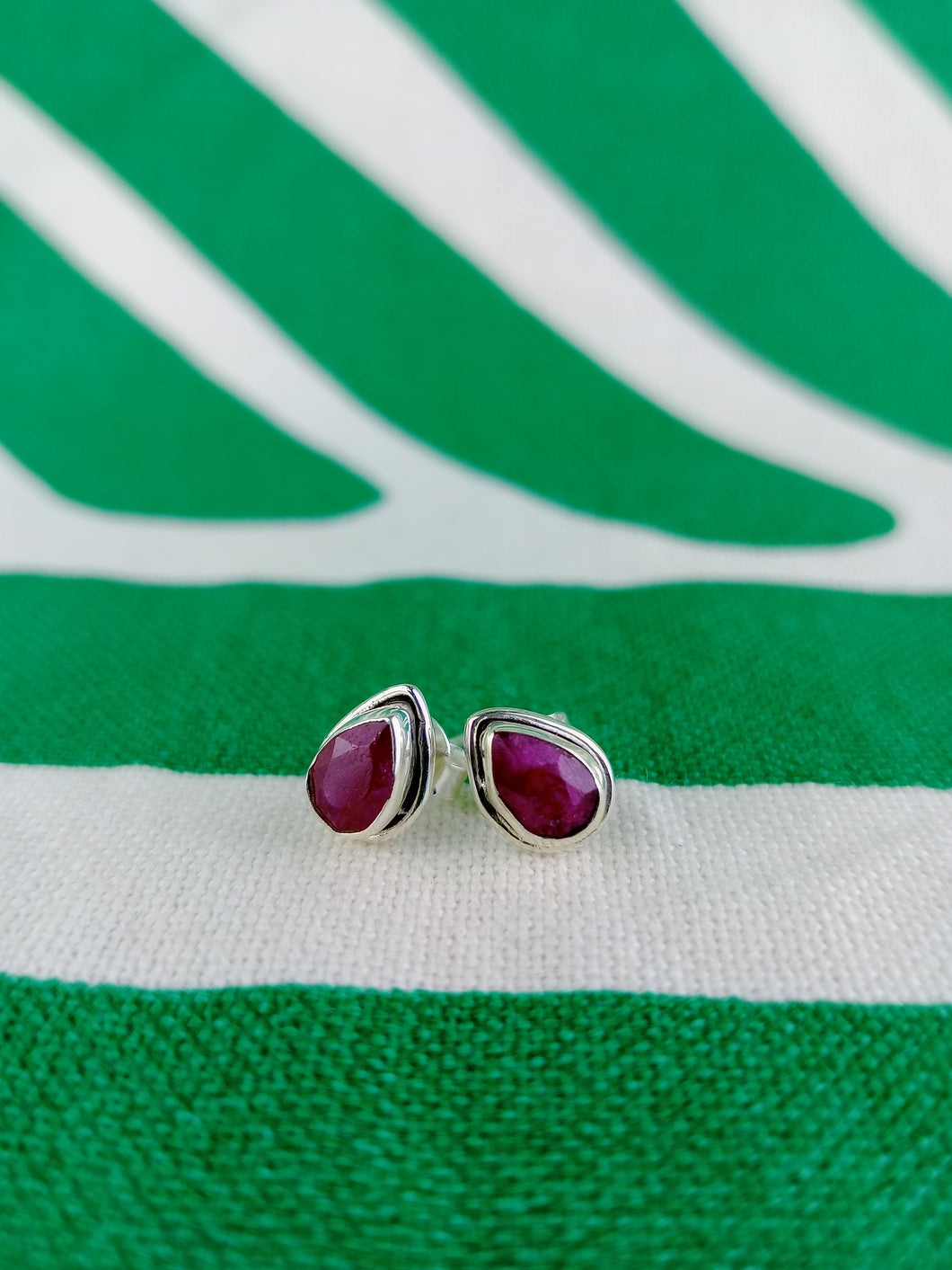 Pendientes Pin Rubi Lagrima Plata