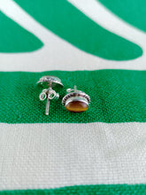 Cargar imagen en el visor de la galería, Pendientes Pin Oval Ojo de Tigre Plata
