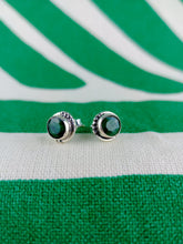 Cargar imagen en el visor de la galería, Pendientes Pin Esmeralda Plata
