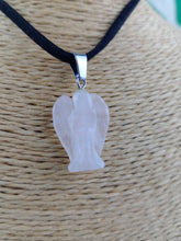 Cargar imagen en el visor de la galería, Colgante Angel De Cuarzo Rosa Mini
