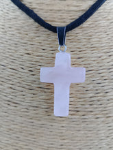Cargar imagen en el visor de la galería, Colgante Cruz Cuarzo Rosa
