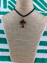 Cargar imagen en el visor de la galería, Colgante Cruz Ojo de Tigre
