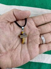 Cargar imagen en el visor de la galería, Colgante Cruz Ojo de Tigre
