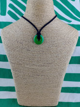 Cargar imagen en el visor de la galería, Colgante Mini Donut Jade Verde
