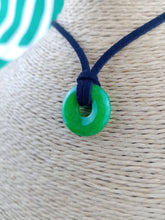 Cargar imagen en el visor de la galería, Colgante Mini Donut Jade Verde
