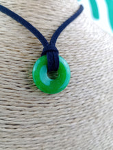 Cargar imagen en el visor de la galería, Colgante Mini Donut Jade Verde
