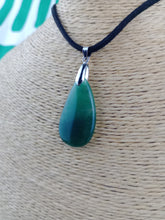 Cargar imagen en el visor de la galería, Colgante Jade Verde Mod. 3
