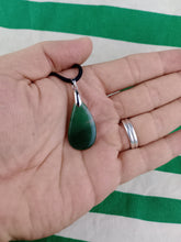 Cargar imagen en el visor de la galería, Colgante Jade Verde Mod. 3
