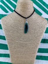 Cargar imagen en el visor de la galería, Colgante Jade Verde Mod. 2
