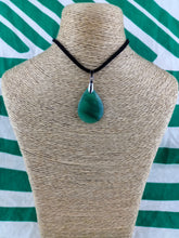 Cargar imagen en el visor de la galería, Colgante Jade Verde Mod. 4
