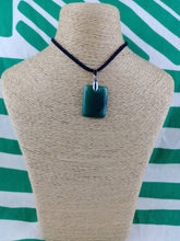 Cargar imagen en el visor de la galería, Colgante Jade Verde Mod. 5
