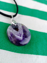 Cargar imagen en el visor de la galería, Colgante Amatista Bandeada Mod 3
