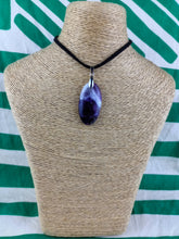 Cargar imagen en el visor de la galería, Colgante Amatista Bandeada Mod 2
