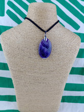 Cargar imagen en el visor de la galería, Colgante Amatista Bandeada Mod 1
