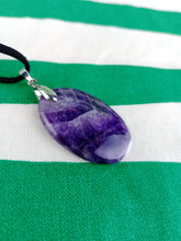 Cargar imagen en el visor de la galería, Colgante Amatista Bandeada Mod 1
