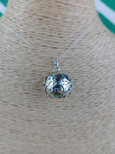 Cargar imagen en el visor de la galería, Llamador de Angeles Plata y Dorado
