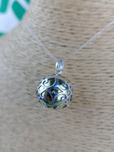 Cargar imagen en el visor de la galería, Llamador de Angeles Plata y Dorado
