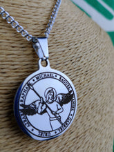 Cargar imagen en el visor de la galería, Colgante Shunguita Arcangel Miguel
