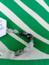 Cargar imagen en el visor de la galería, Pulsera Elástica Cuarzo Turmalinado Nuggets
