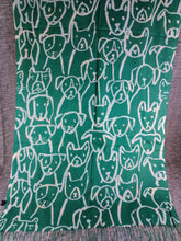 Cargar imagen en el visor de la galería, Pañuelo Perros Verde Doble Dibujo
