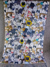 Cargar imagen en el visor de la galería, Pañuelo Gatos Dali Mod. 3

