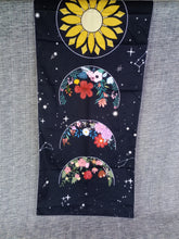 Cargar imagen en el visor de la galería, Bandera Fases Lunares Negra
