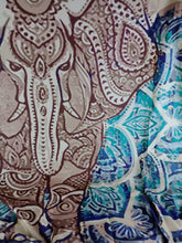 Cargar imagen en el visor de la galería, Bandera Elefante Azul
