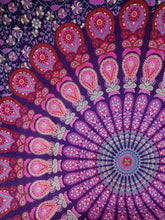 Cargar imagen en el visor de la galería, Bandera Mandala Rojo
