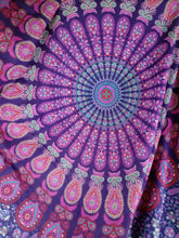 Cargar imagen en el visor de la galería, Bandera Mandala Rojo
